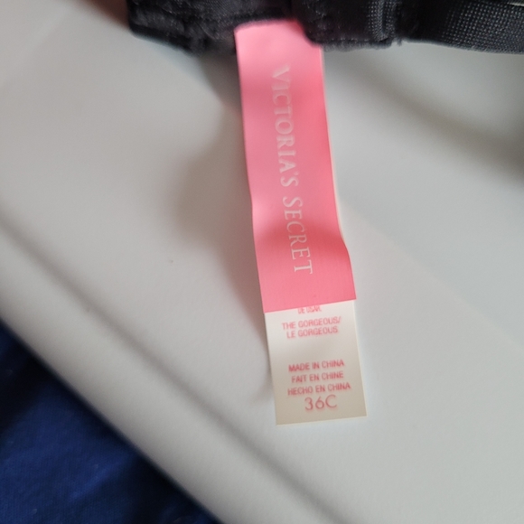 NWT Victoria Secrets Gorgeous Bikini Top - Picture 3 of 7